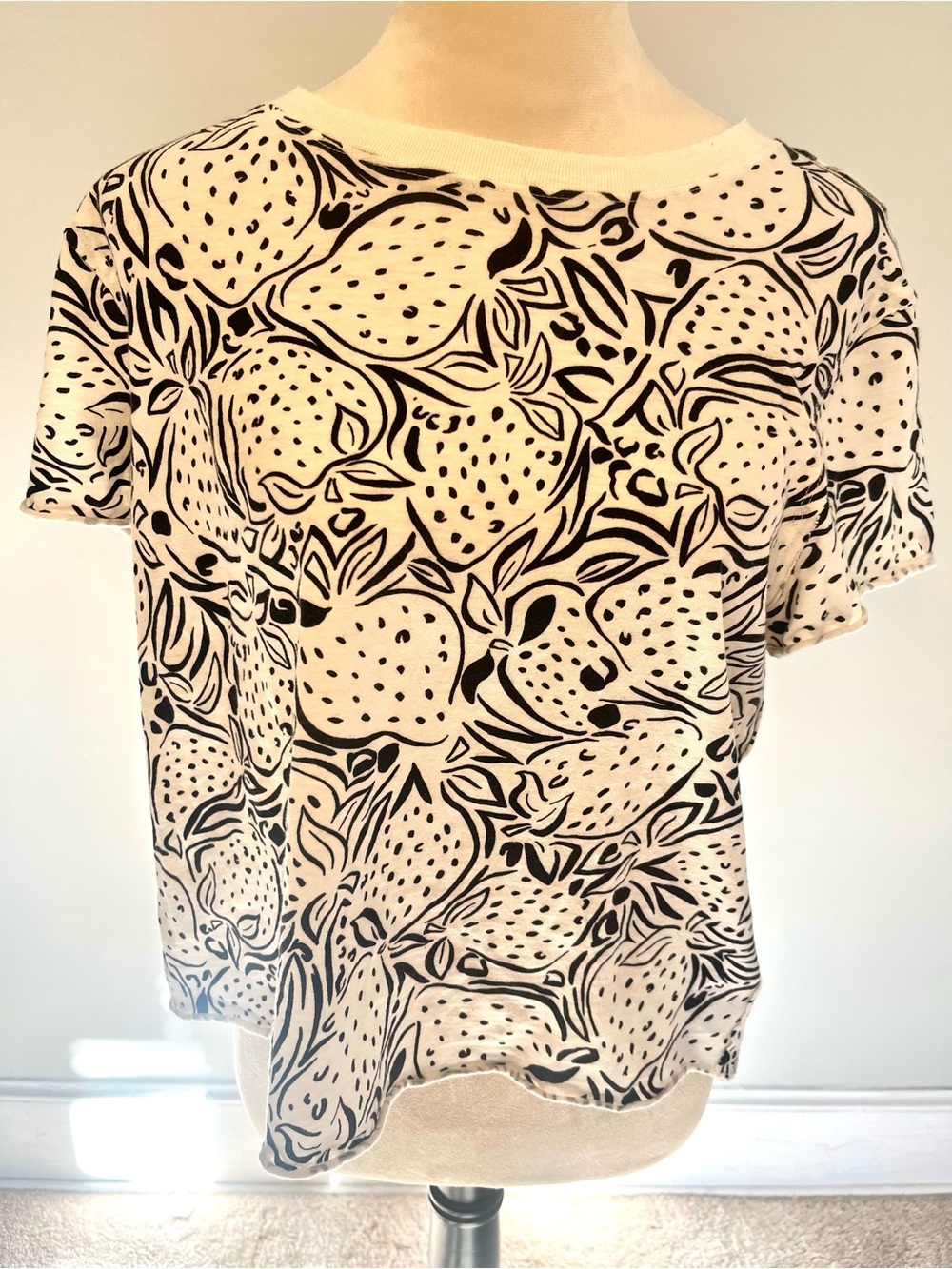 Maeve Black and White strawberry Patterned Women's Top size M . - Picture 2 of 6